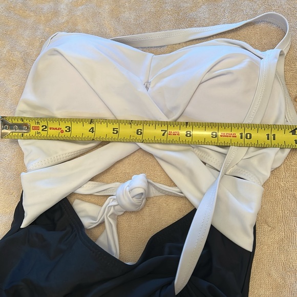 Sleek Black and white swimsuit - Picture 8 of 9